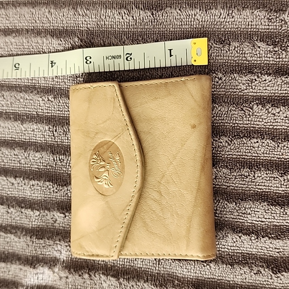 NWOT. Buxton vintage leather wallet. Tan.